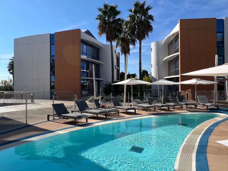 so-blue-hotel-promotions-e-reduction-promotion-piscine